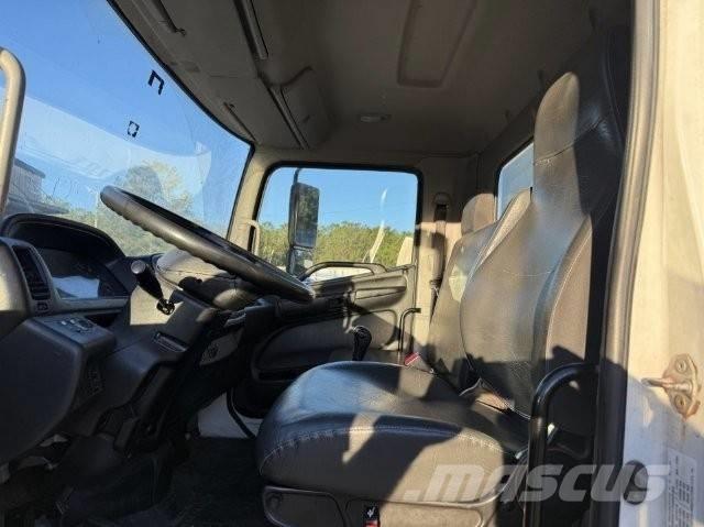 Hino 338 Kamioni za prijevoz pića