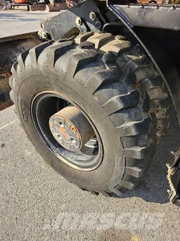 CAT M 318 F Bageri na kotačima