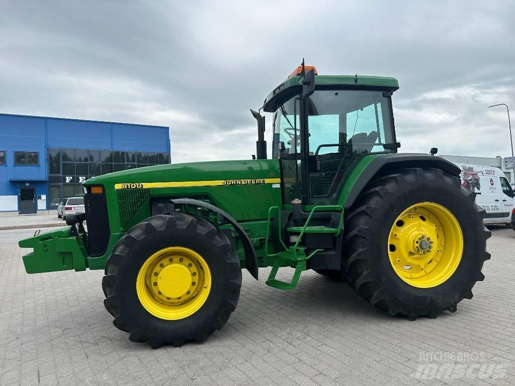 John Deere 8100 Traktori