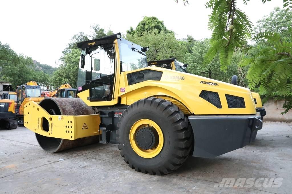 Bomag BW 226 BVC-5 Valjci sa dvojnim bubnjem
