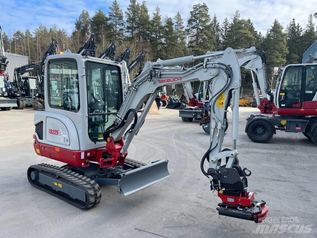 Takeuchi TB 225 Mini bageri <7t