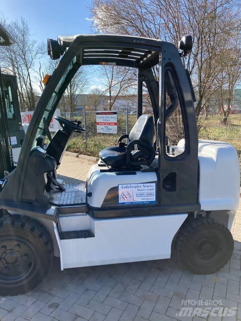 Nissan YG1D2A32Q Dizelski viličari
