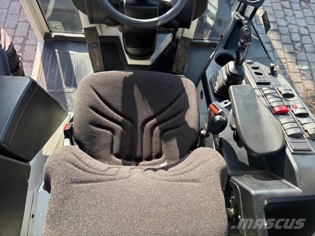 Liebherr L 506 Utovarivači na kotačima