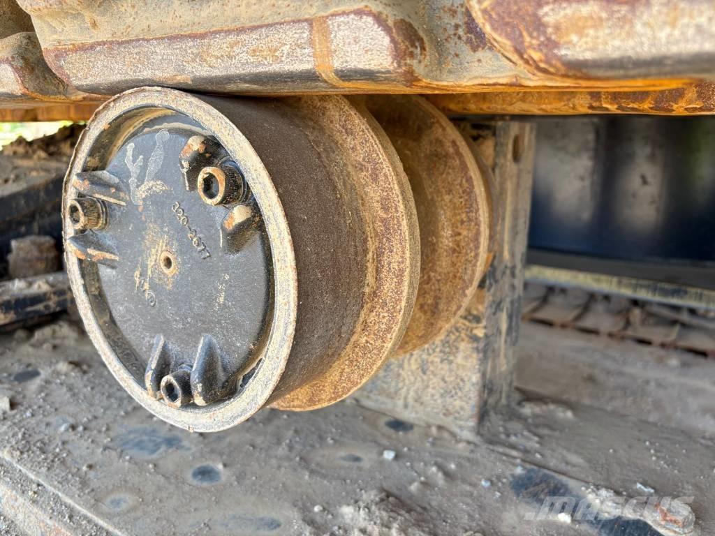 CAT 374 (On Transport) Bageri gusjeničari