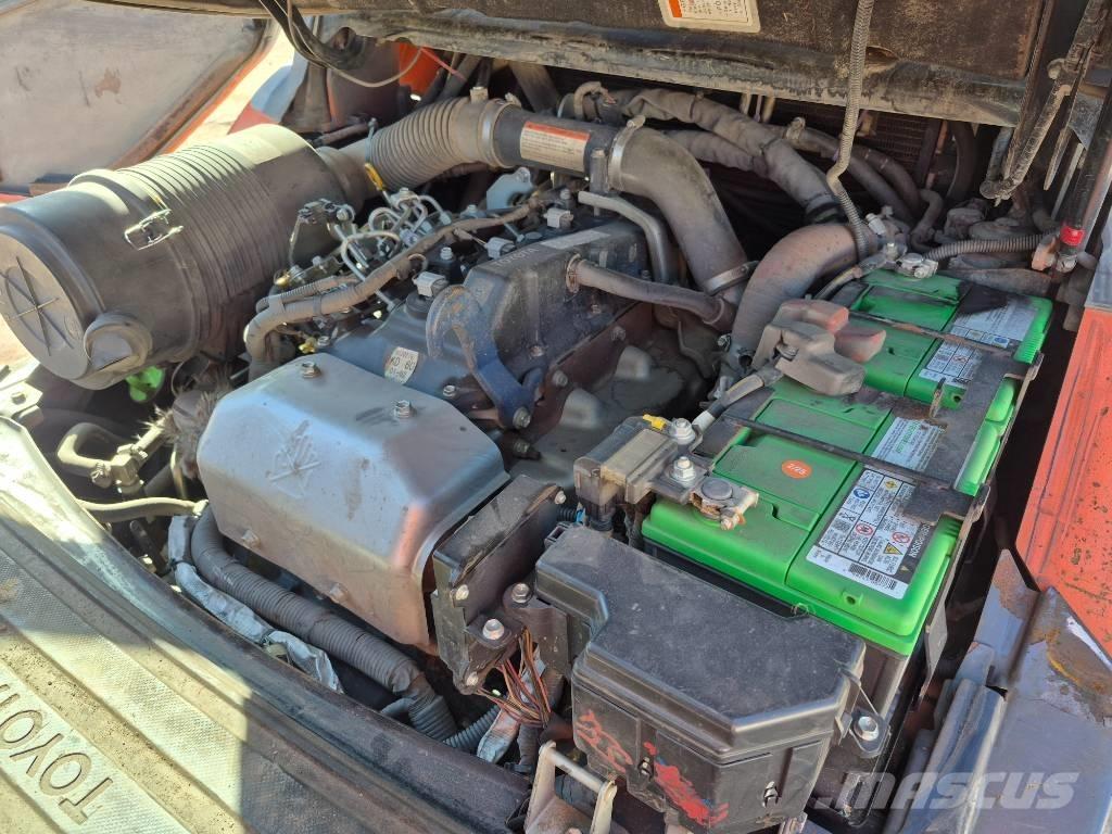 Toyota 8 FD 40 U Viličari - ostalo