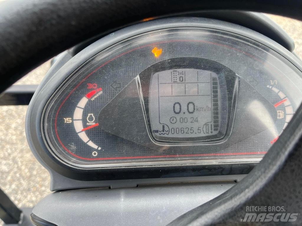 GiANT G2700 Extra Mini utovarivači