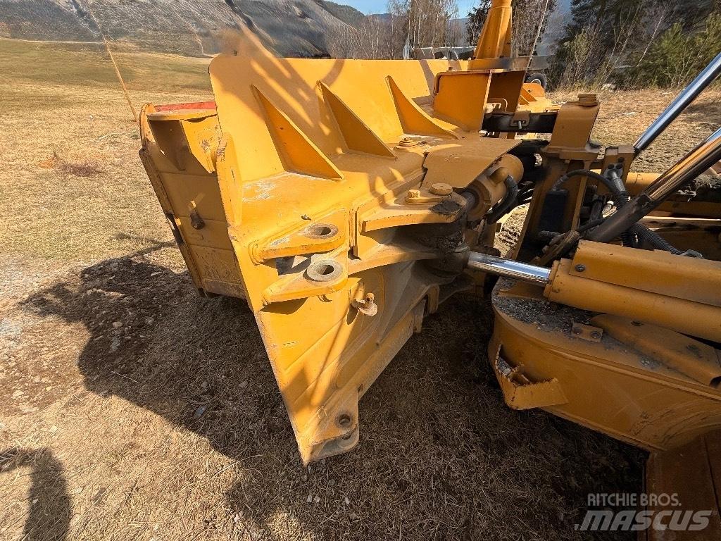 CAT D 6 T LGP Buldožeri gusjeničari