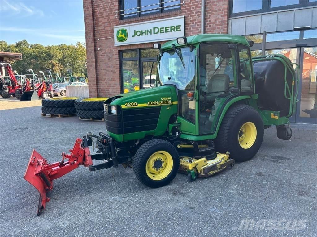 John Deere 4200 Kompaktni (mali) traktori