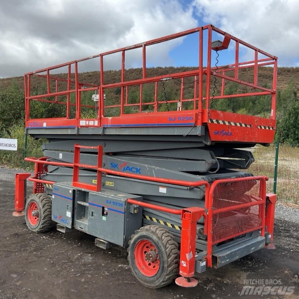 SkyJack SJ 9250 RT Škaraste platforme