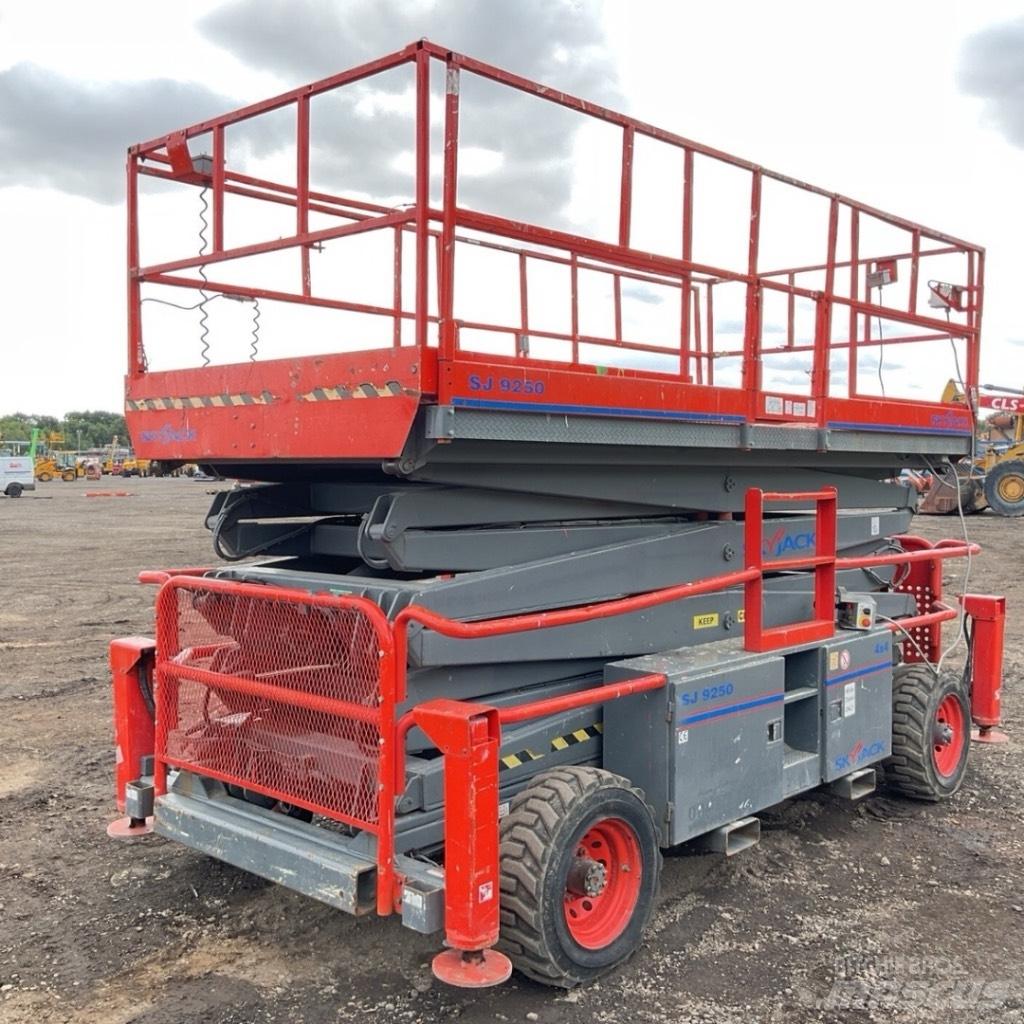 SkyJack SJ 9250 RT Škaraste platforme