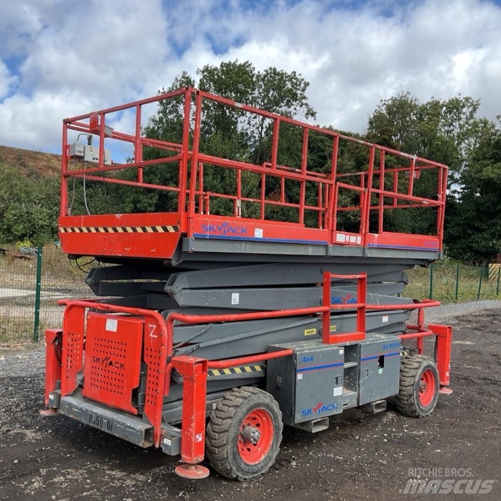 SkyJack SJ 9250 RT Škaraste platforme
