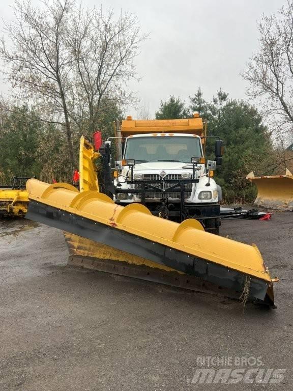 International 7400 Sniježne daske i  plugovi
