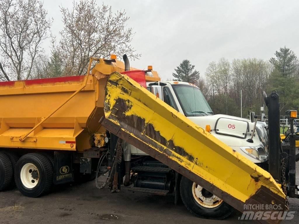 International 7400 Sniježne daske i  plugovi