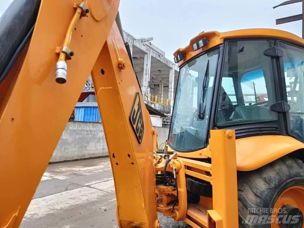 JCB 3 CX Bageri na kotačima