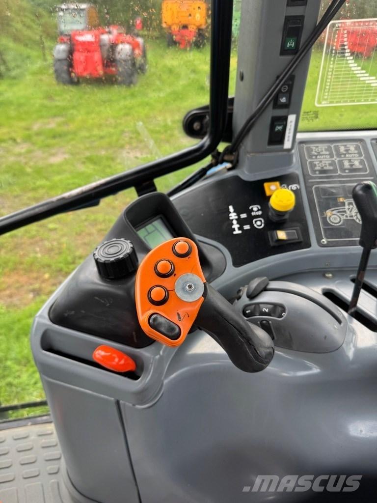 New Holland TM 175 Traktori