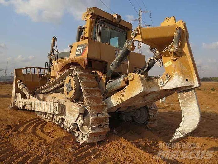 CAT D10 T Buldožeri gusjeničari