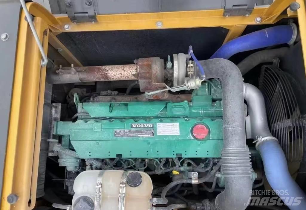 Volvo 210 Bageri gusjeničari