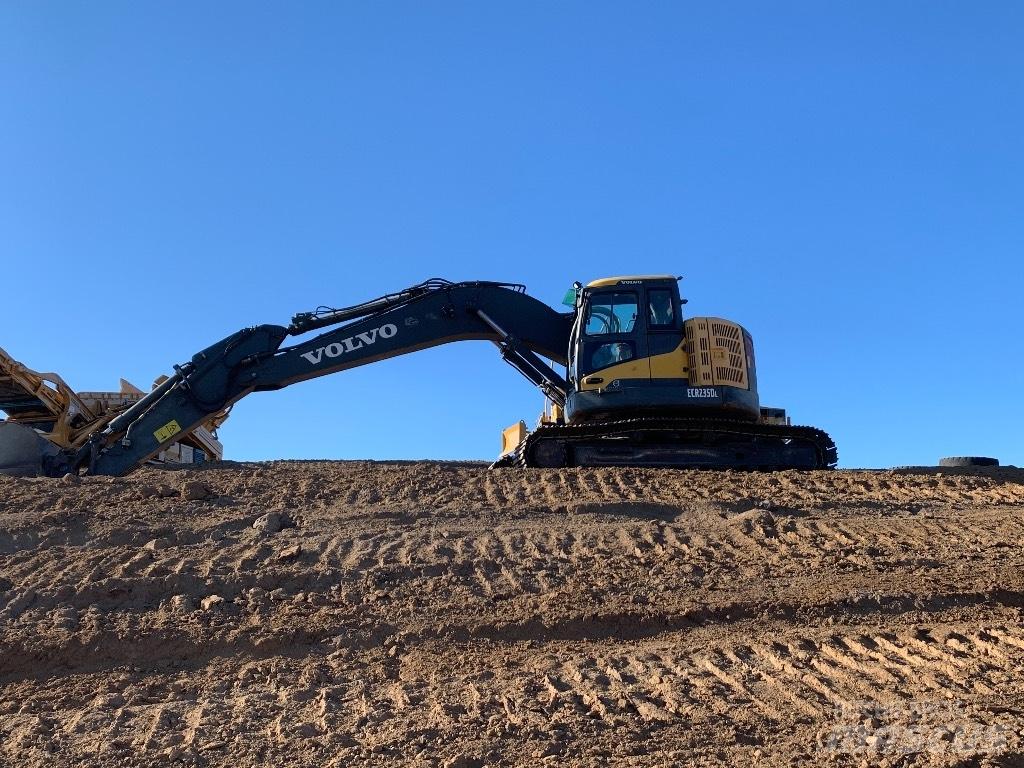 Komatsu 138 us -8 Bageri gusjeničari