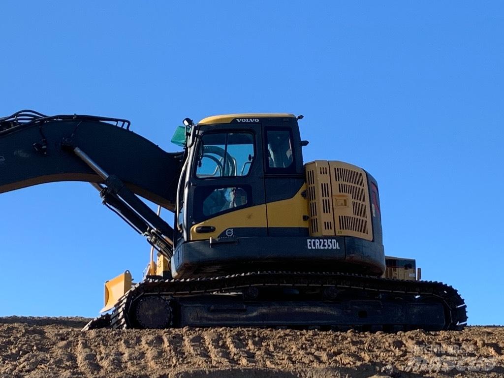 Komatsu 138 us -8 Bageri gusjeničari
