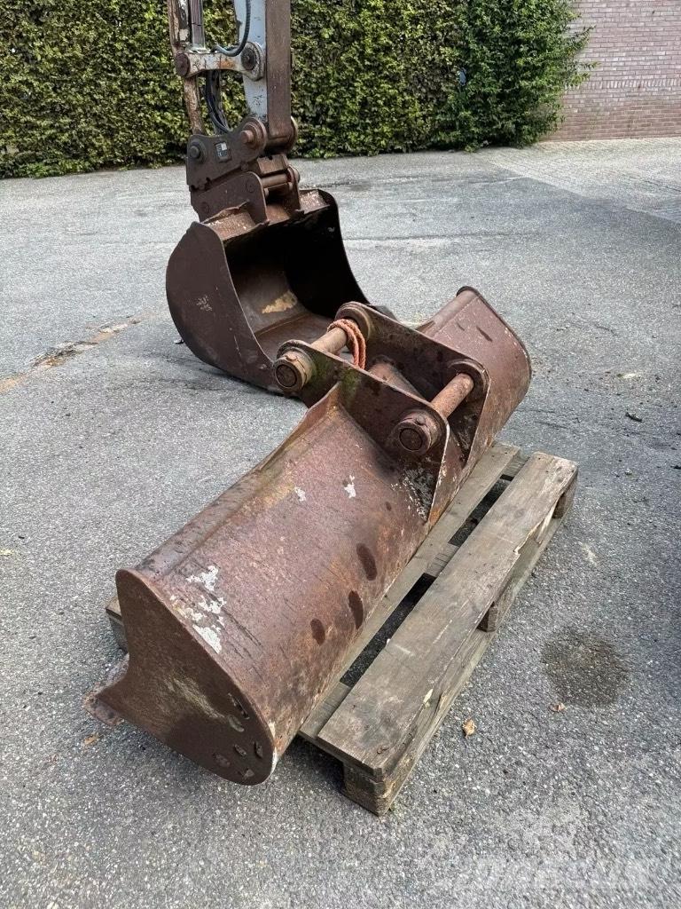 Takeuchi TB 175 Bageri gusjeničari