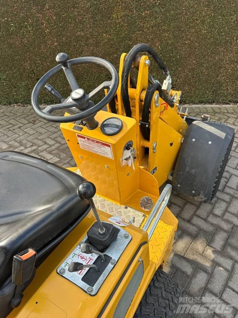 Knikmops KM 130 Višenamjenski utovarivači