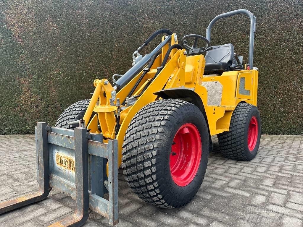 Knikmops KM 130 Višenamjenski utovarivači