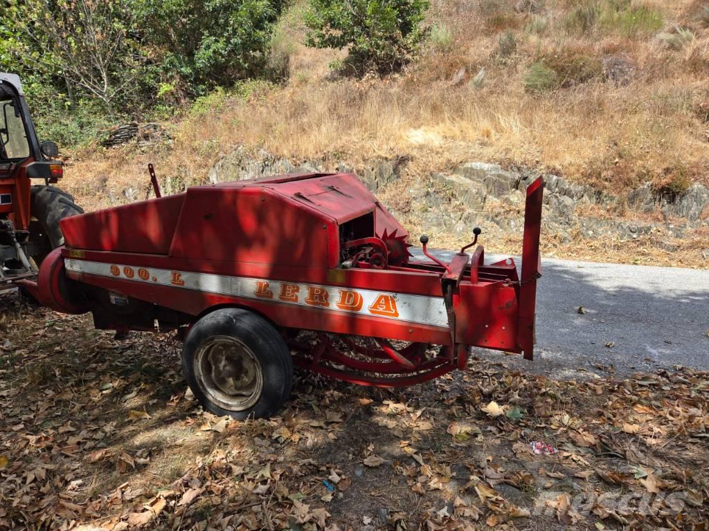  TJM LERDA   900 L Balirke za kockaste bale