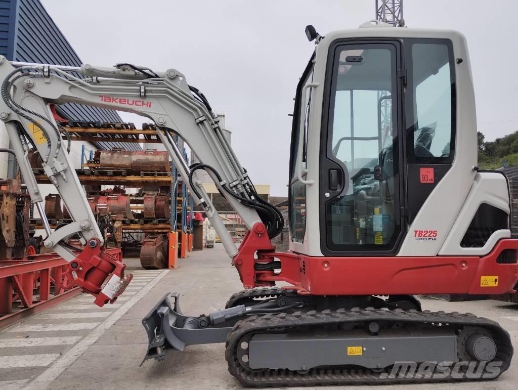 Takeuchi TB 225 Mini bageri <7t