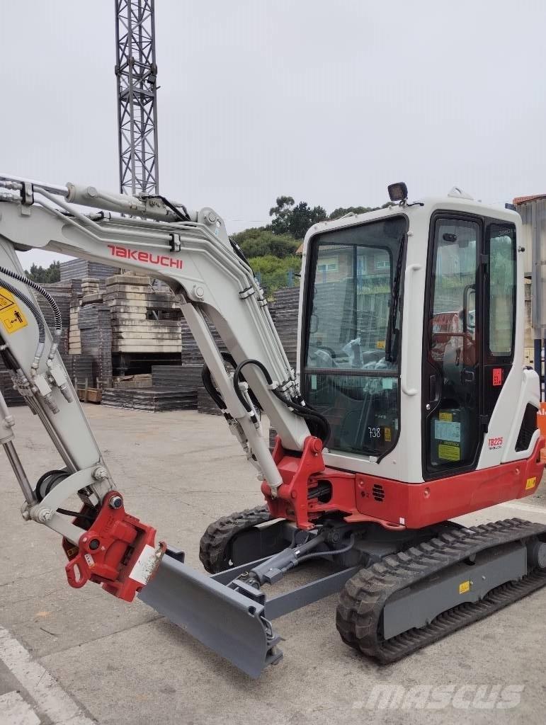 Takeuchi TB 225 Mini bageri <7t