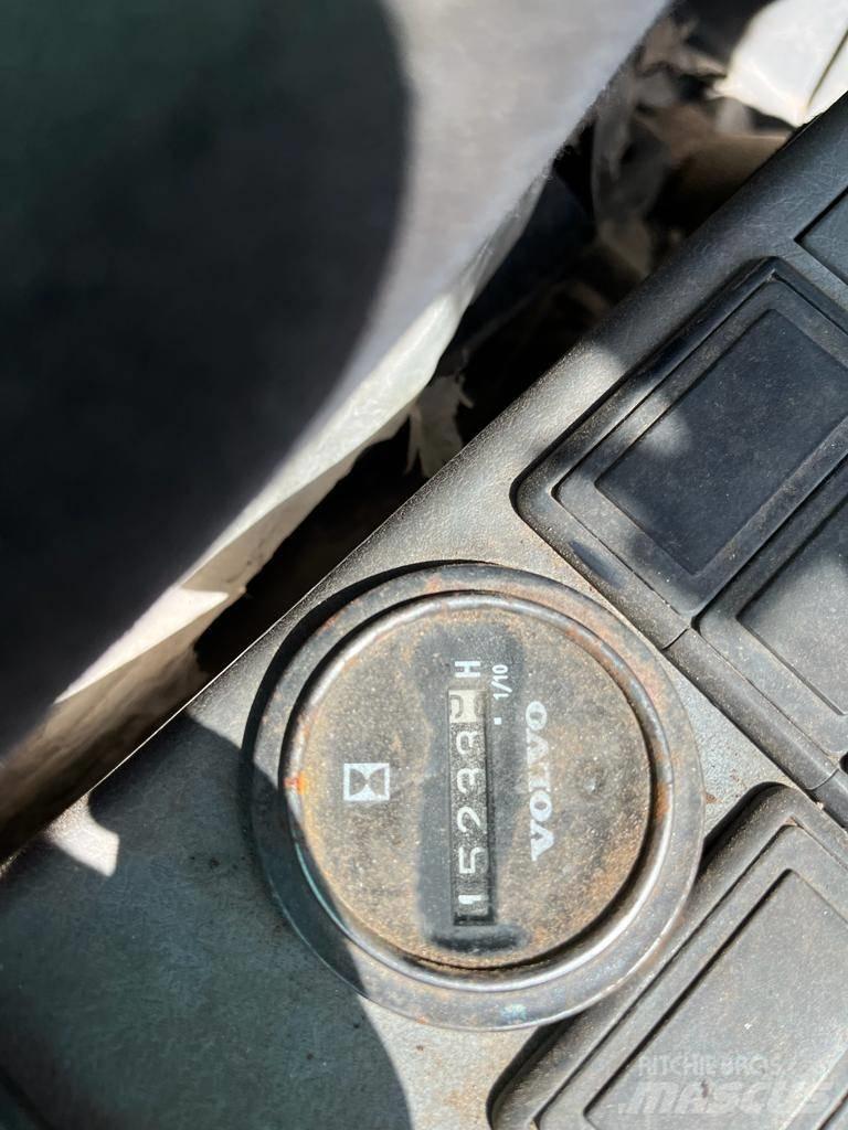Volvo EC 700 B LC Bageri gusjeničari
