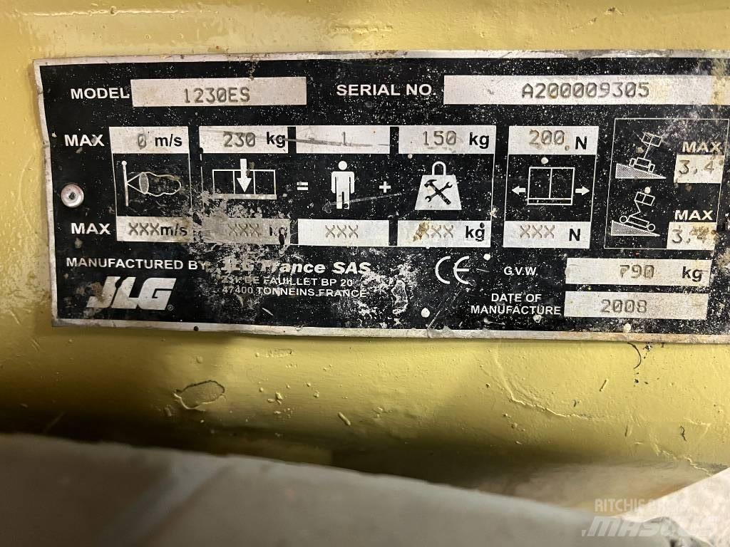 JLG 1230 ES Škaraste platforme