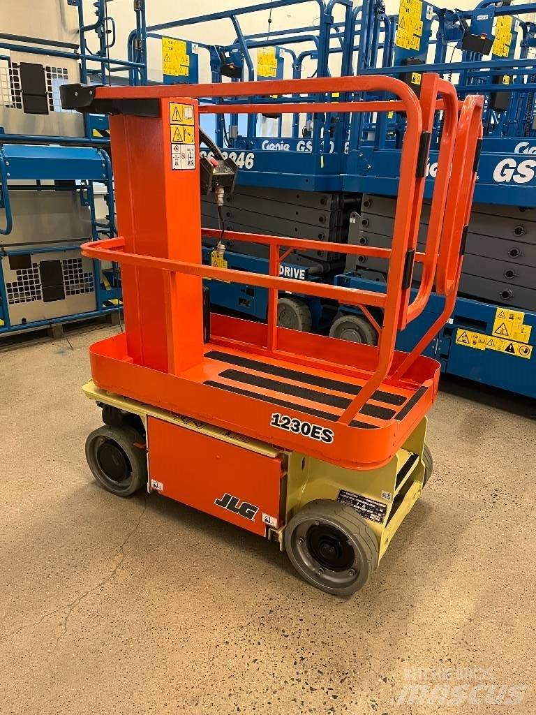 JLG 1230 ES Škaraste platforme