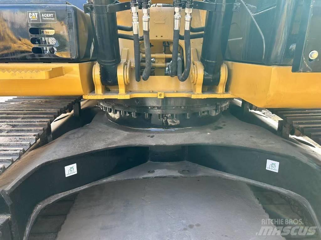 CAT 320 D2 Bageri gusjeničari