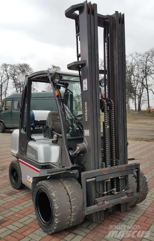 Nissan UG1D2A30LQ Plinski viličari