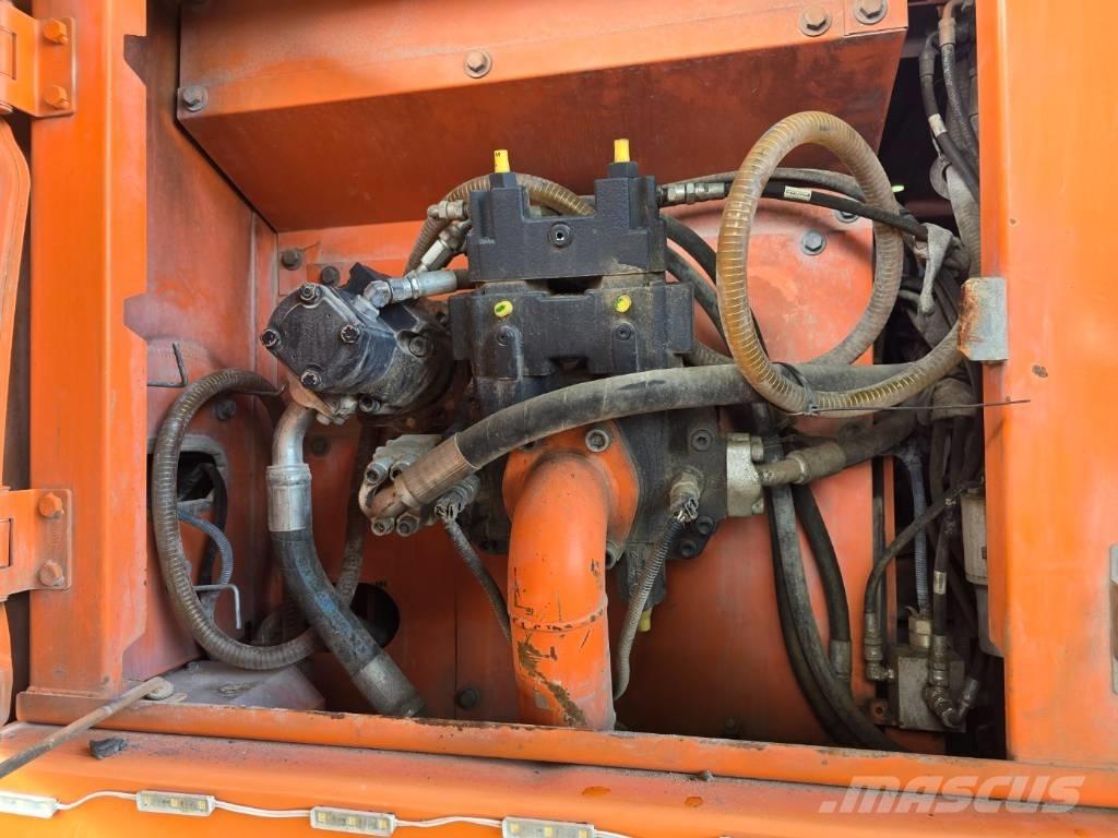 Doosan DX 210 W Bageri na kotačima