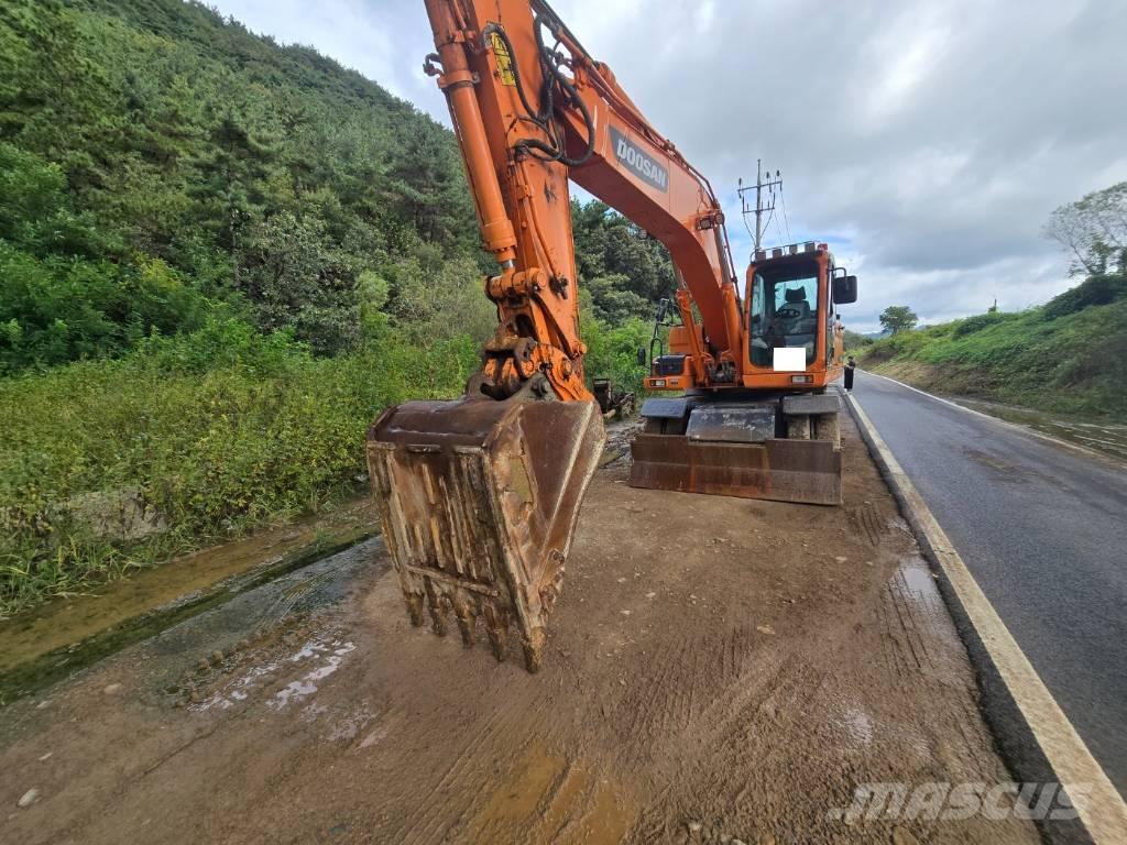 Doosan DX 210 W Bageri na kotačima