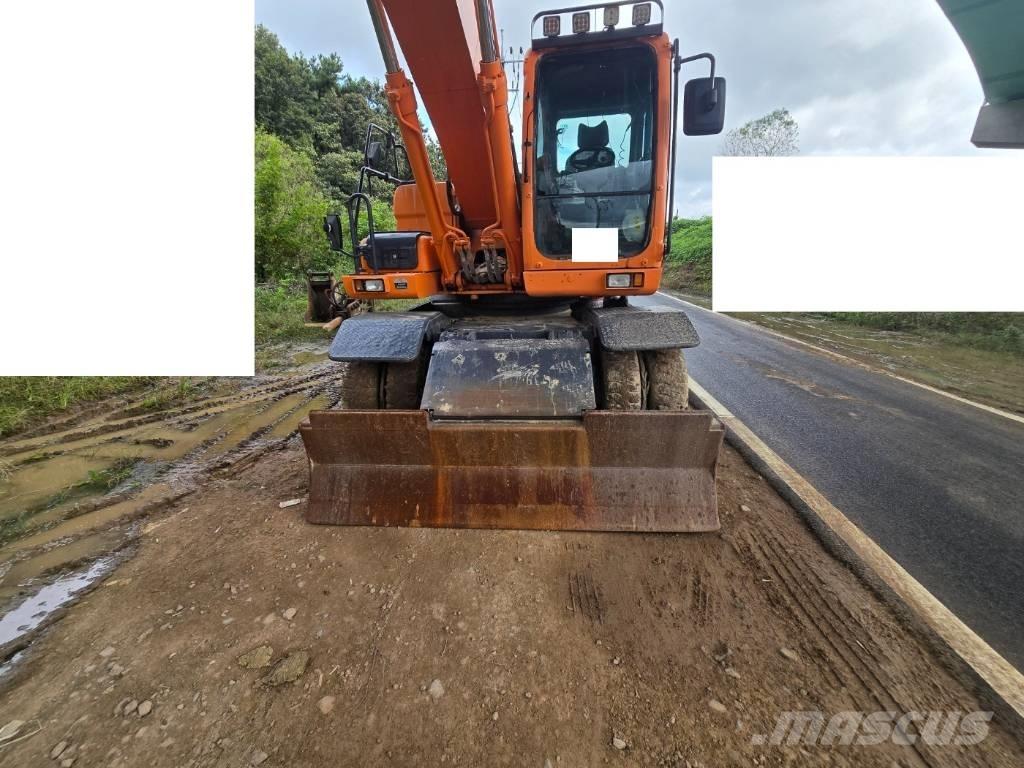 Doosan DX 210 W Bageri na kotačima