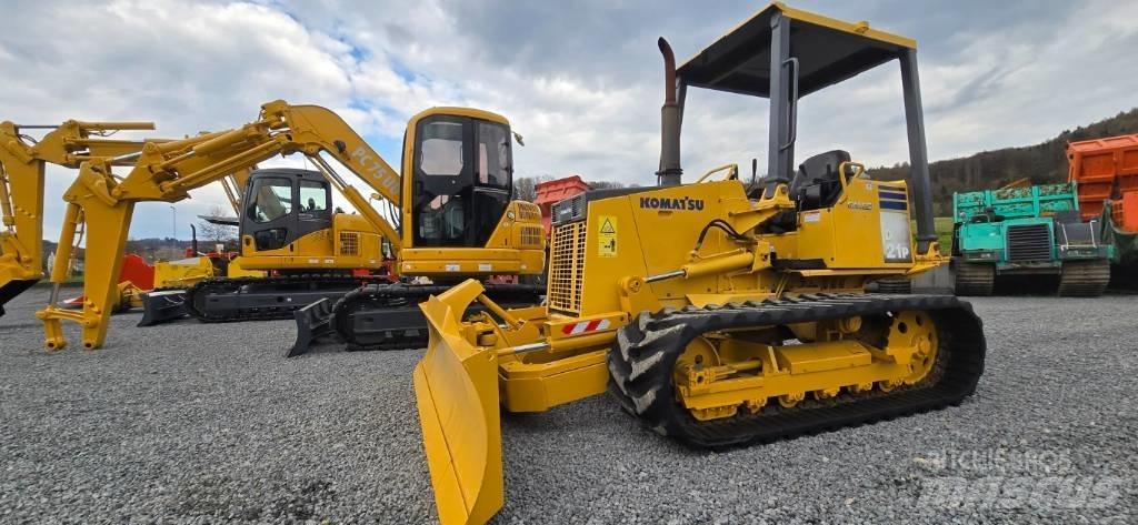 Komatsu D 21 P-8 Buldožeri gusjeničari