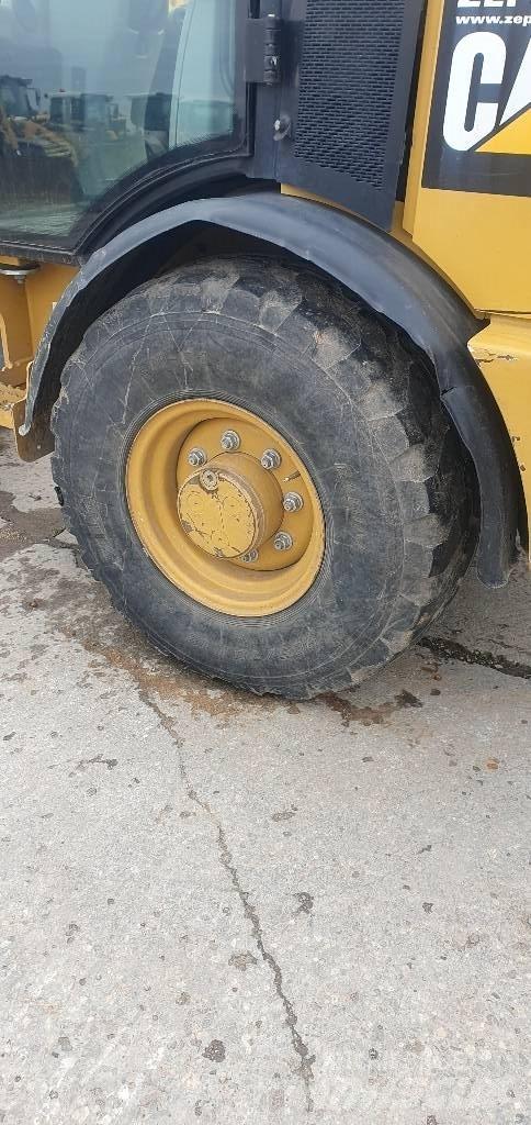 CAT 906M Utovarivači na kotačima