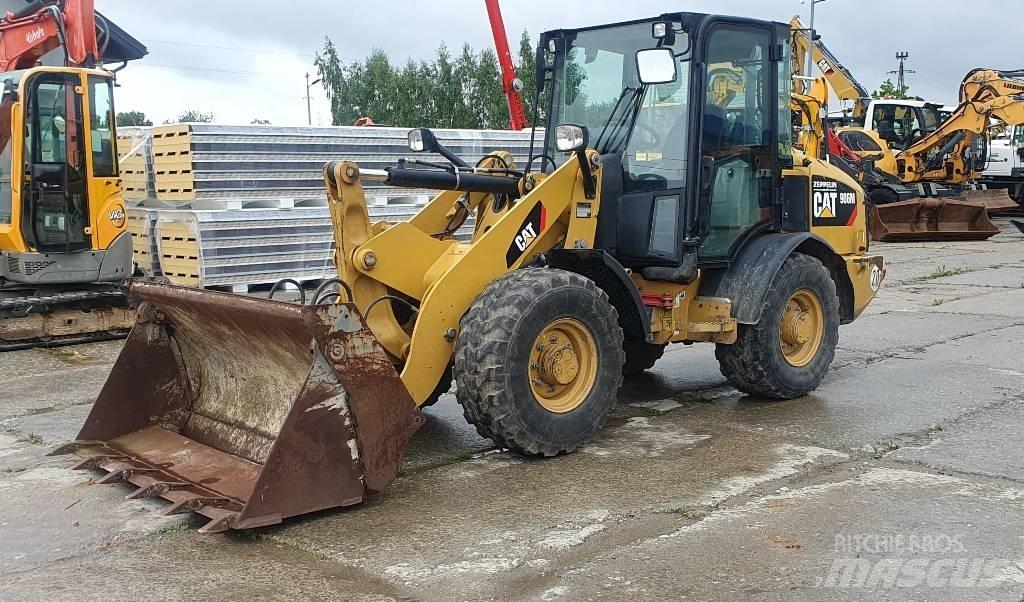 CAT 906M Utovarivači na kotačima