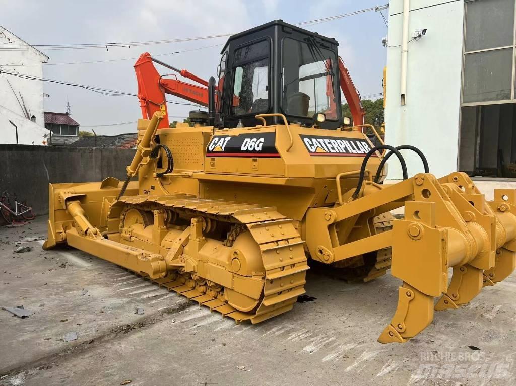 CAT D6G Buldožeri gusjeničari