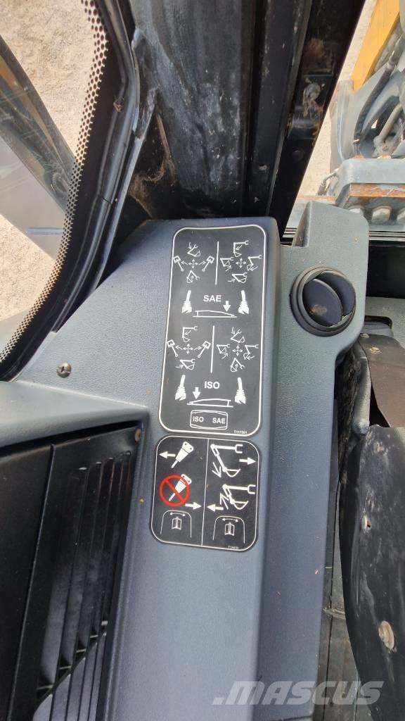 Terex TLB 890 Utovarni rovokopači