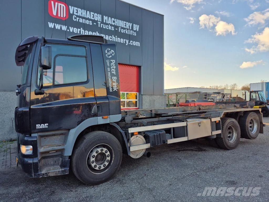 DAF 85.430 Rol kiper kamioni s kukama za dizanje