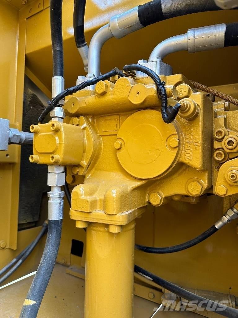 CAT 330D Bageri gusjeničari