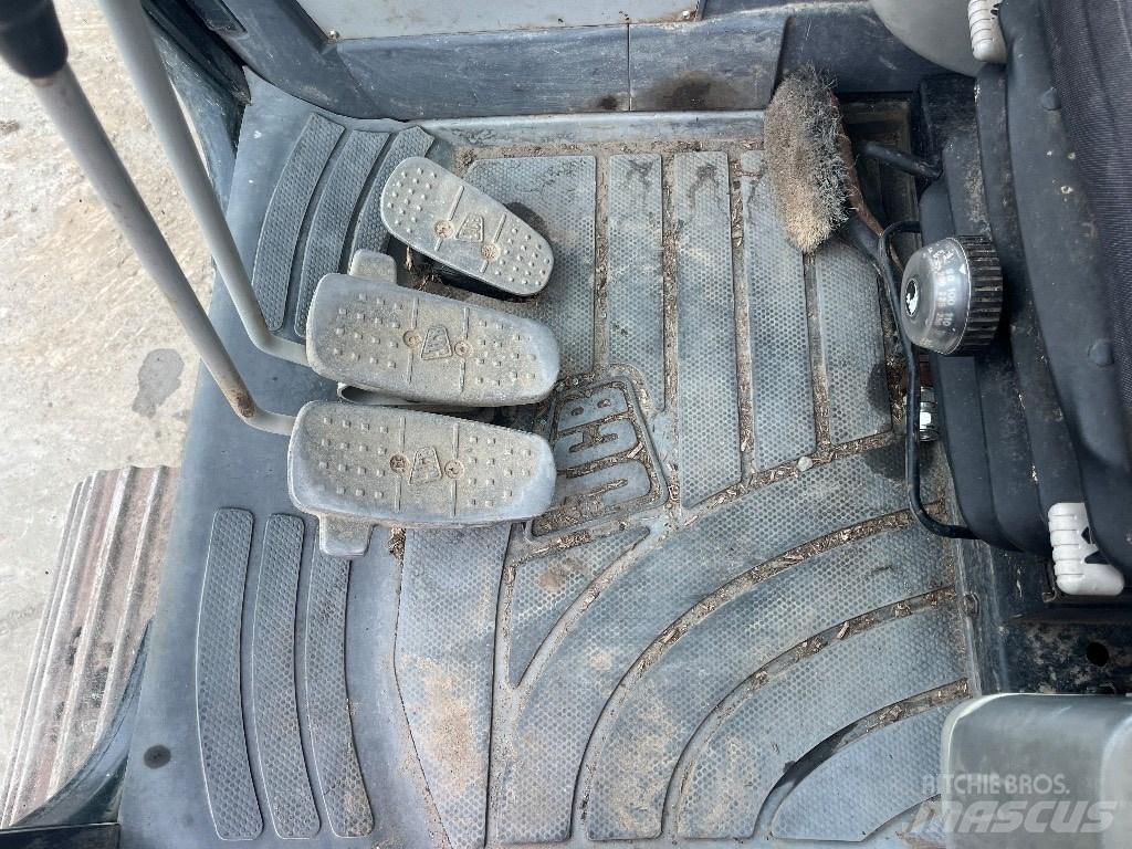 JCB JS 130 Bageri gusjeničari