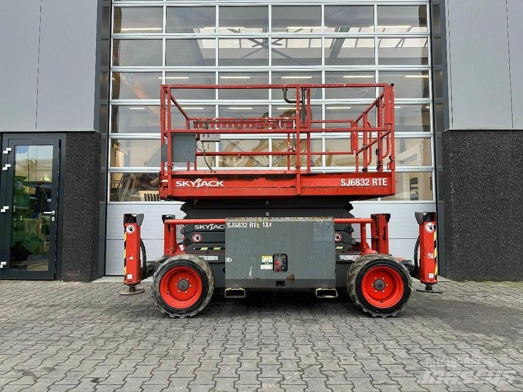 SkyJack SJ6832 RTE Škaraste platforme