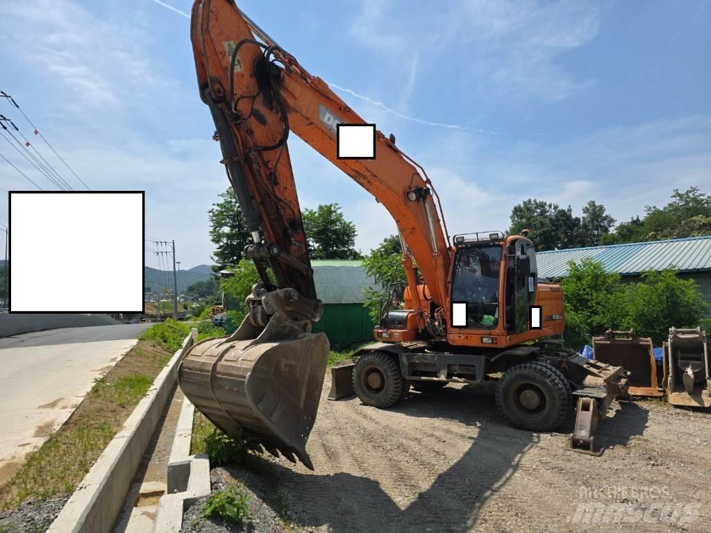 Doosan DX 210 W Bageri na kotačima