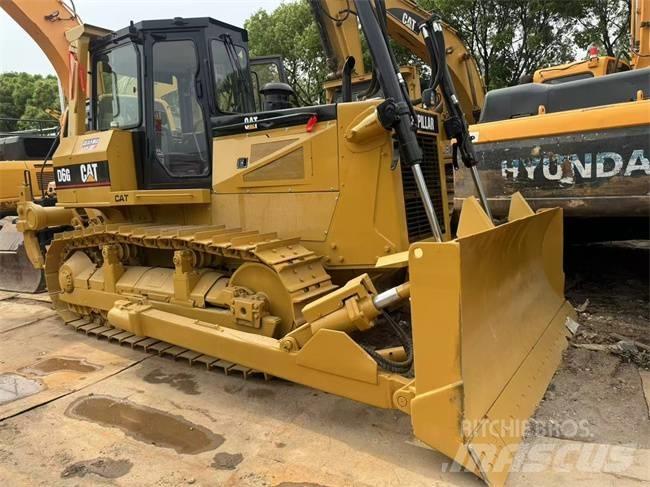 CAT D 6 G Buldožeri gusjeničari
