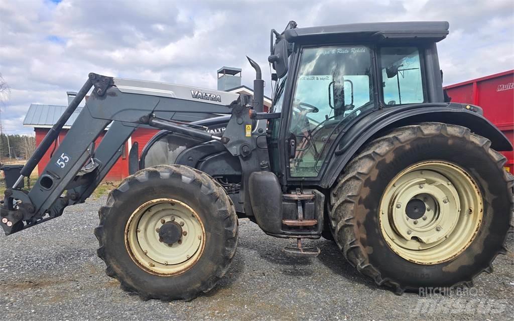 Valtra N141 HiTech Traktori