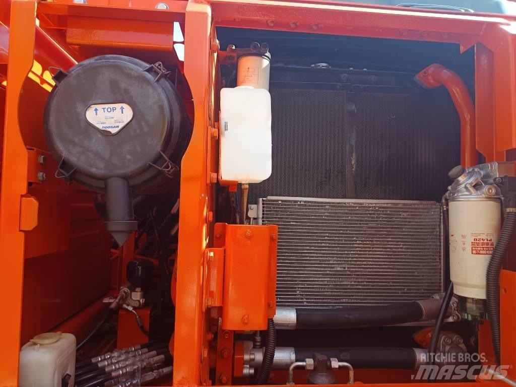 Doosan DX150 LC Bageri gusjeničari